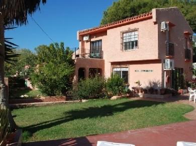 Chalet con 6 dormitorios se vende en Fuengirola, Costa del Sol