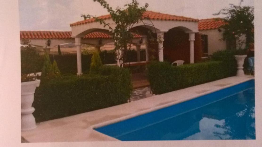 Chalet unifamiliar en venta con piscina individual