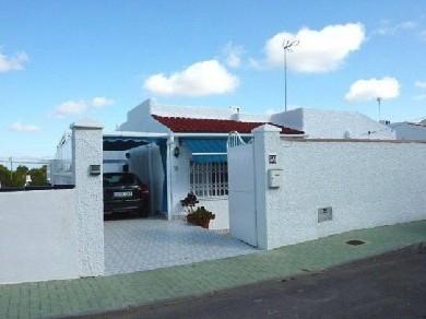 Chalet con 4 dormitorios se vende en Pinar de Campoverde
