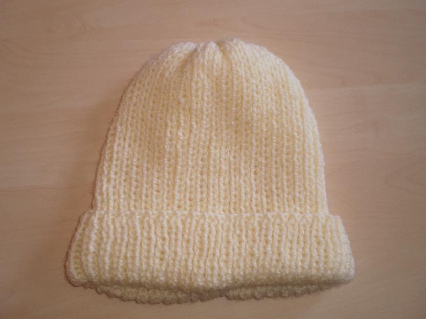 Gorro de lana color blanco realizado a mano