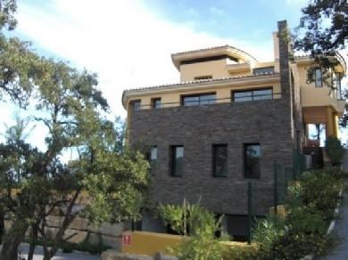 Chalet con 5 dormitorios se vende en Marbella, Costa del Sol