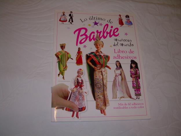 LIBRO DE ADHESIVOS DE BARBIE 