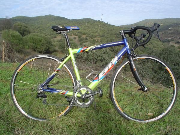 Vendo bicicleta de carretera BH Oquina 557