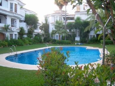 Apartamento con 3 dormitorios se vende en Marbella, Costa del Sol