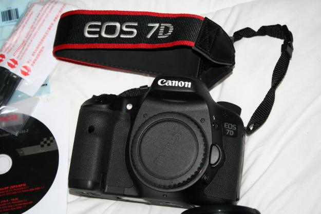 CAMARA CANON 7D EN PERFECTO ESTADO PACK 18-135MM