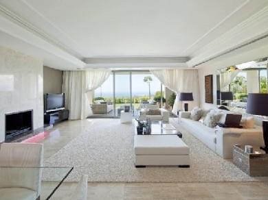 Chalet con 5 dormitorios se vende en Marbella, Costa del Sol