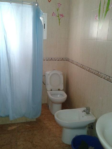 Se alquila piso cÉntrico en sedavi