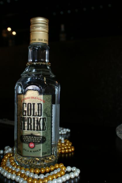 Gold Strike Licor canela con 23,5K oro