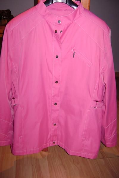 VENDO CHAQUETA ROSA