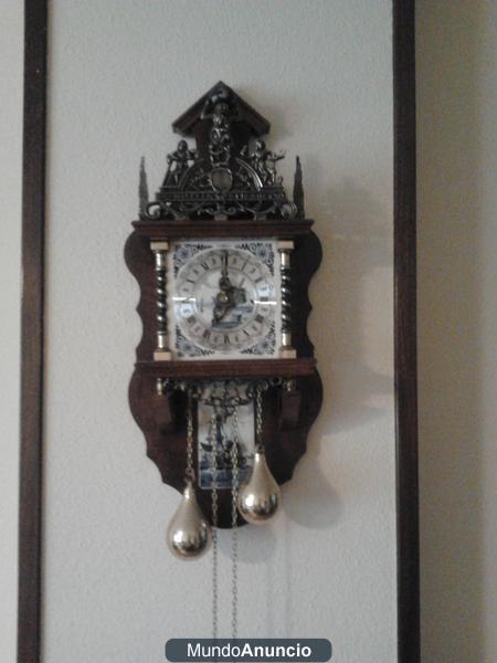 antiguo reloj de pared