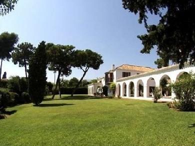 Chalet con 7 dormitorios se vende en Marbella, Costa del Sol