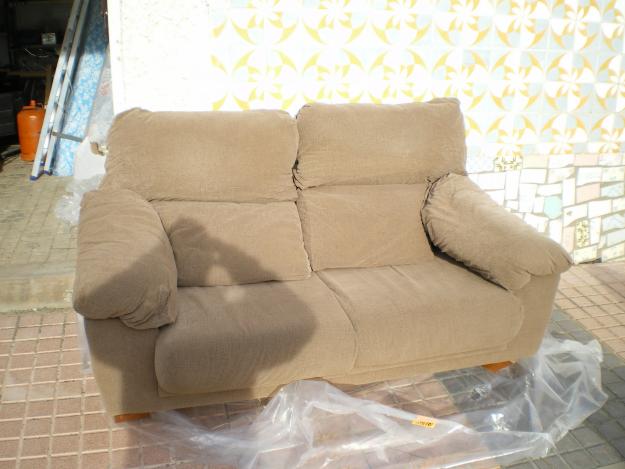 SE VENDEN DOS SOFAS COMO NUEVOS POPR SOLO 150€ LOS DOS