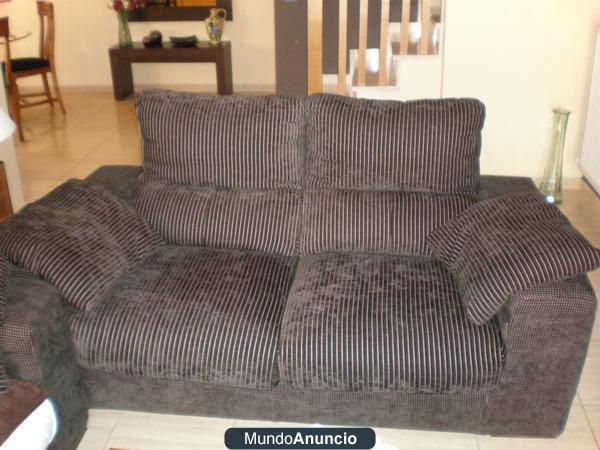 SOFA NUEVO TRES + DOS PLAZAS JUNTOS O SEPARADOS