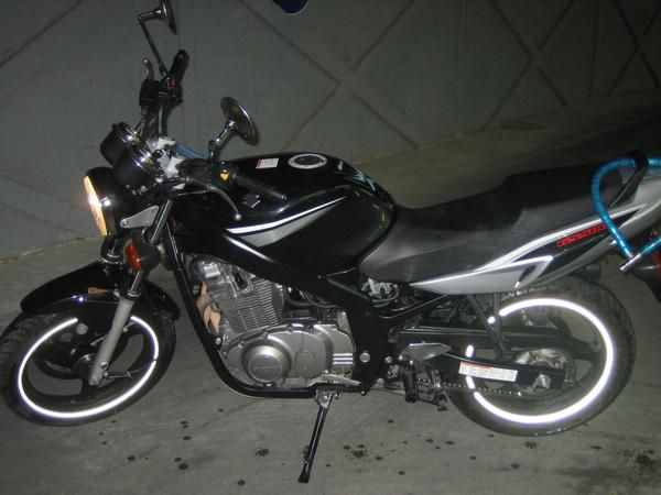 VENDO MOTO SEMINUEVA 3200 EUROS CON 10000Km POR NO PODER USAR.