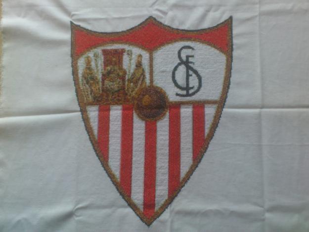 escudo a punto de cruz sevilla f.c