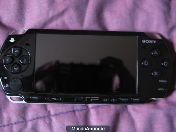Vendo PSP buen estado con 8 juegos UMD, 2 baterías, tarjetas memoria, etc.