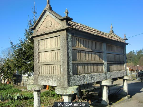 Hórreo  gallego de piedra del país