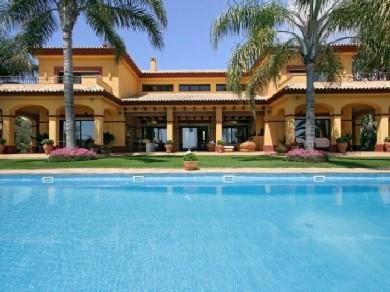 Chalet con 8 dormitorios se vende en Marbella, Costa del Sol