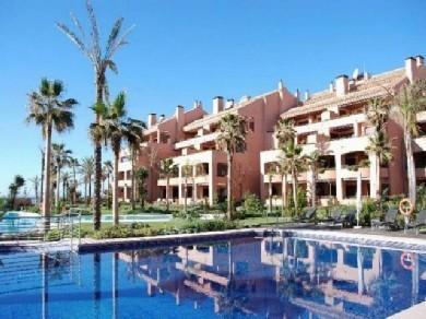 Apartamento con 2 dormitorios se vende en Marbella, Costa del Sol