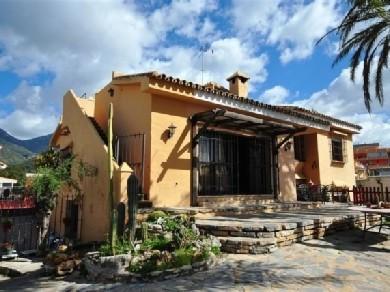 Chalet con 6 dormitorios se vende en Marbella, Costa del Sol