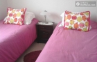 Rooms available - 2-bedroom apartment for girls in residential Pozuelo - mejor precio | unprecio.es