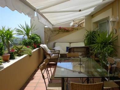 Apartamento con 3 dormitorios se vende en Marbella, Costa del Sol
