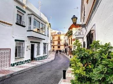 Adosado con 3 dormitorios se vende en Marbella, Costa del Sol