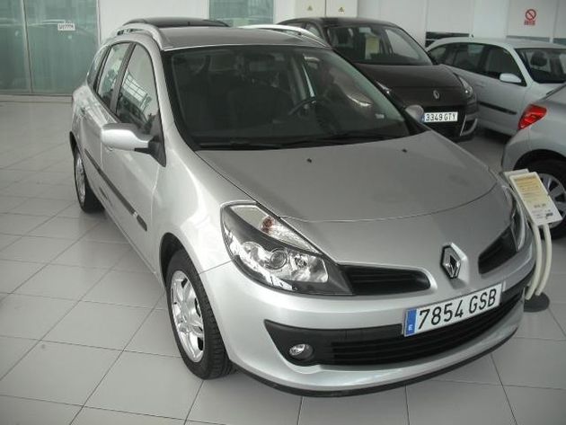 RENAULT MEGANE SEDAN CONFORT DYNAMIQUE 1.6 16V