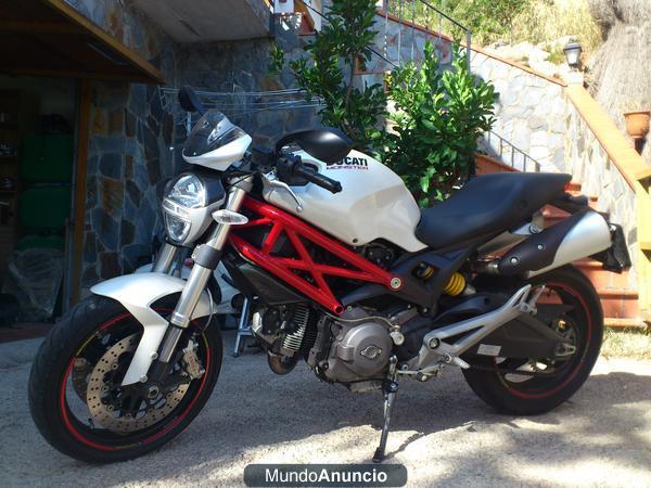 Se vende Ducati Monster 696