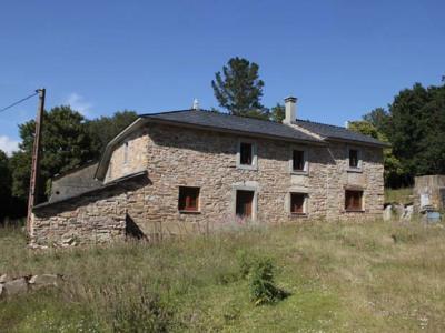 6b  , 6ba   in Roupar (San Pedro Fiz),  Galicia   - 260000  EUR