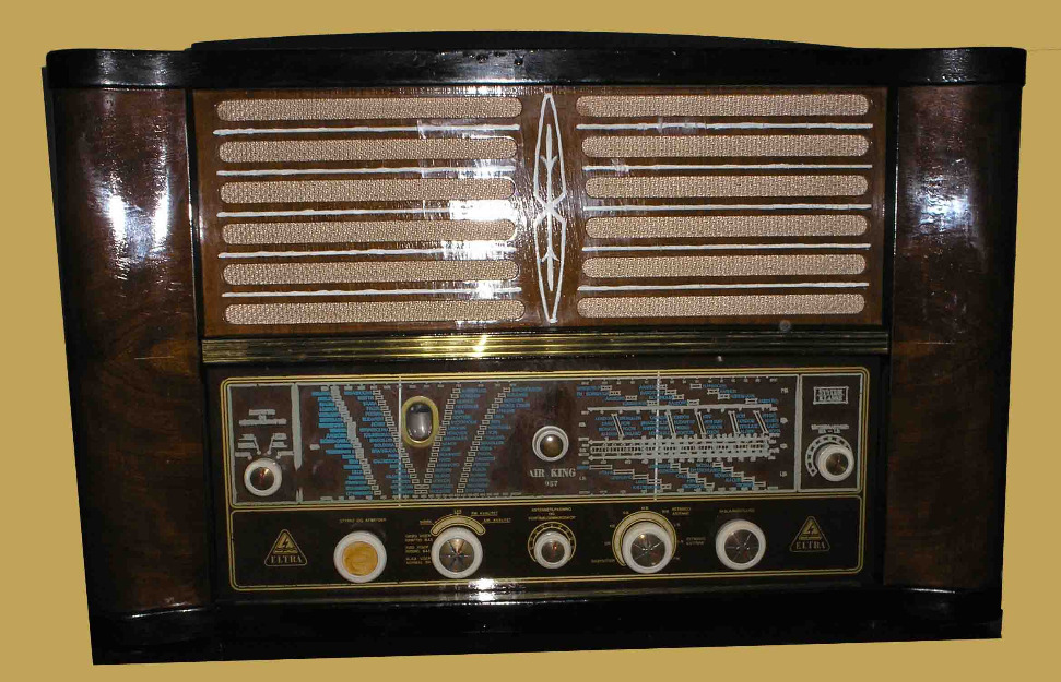 Radios y televisión antiguas