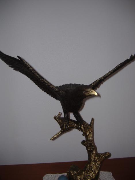 Estatua de bronce del aguila real de la marca Soher