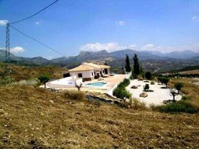 Chalet con 4 dormitorios se vende en Colmenar, Axarquia