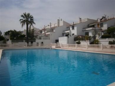 Adosado con 2 dormitorios se vende en Estepona, Costa del Sol