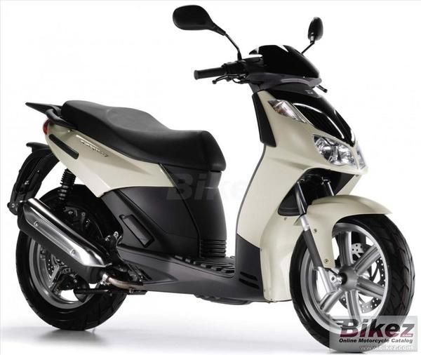 Aprilia sporcity 125 con 14000 kilometros