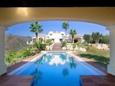 Chalet con 6 dormitorios se vende en Marbella, Costa del Sol