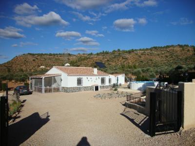 2b  , 1ba   in Teresa De Cofrentes,  Valencia And Costa del Azahar   - 140000  EUR