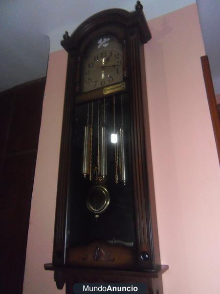 VENDO UN RELOJ DE PARED ANTIGUO