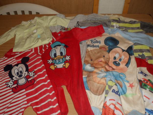 Ropa para bebe 1 año + juguetes + sillita para coche