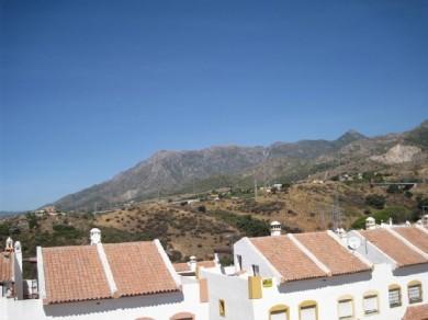 Adosado con 3 dormitorios se vende en Marbella, Costa del Sol