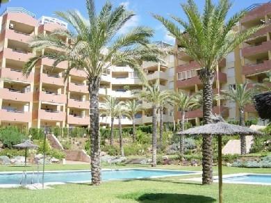 Apartamento con 2 dormitorios se vende en Estepona, Costa del Sol