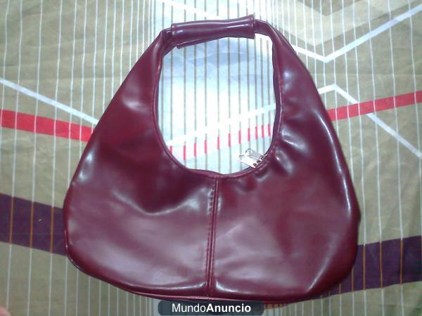 Bolso  para  Mujer  de  Cuero , Se   Vende