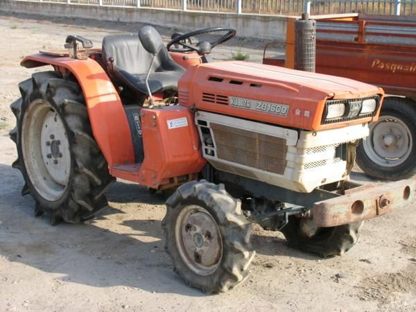 TRACTOR KUBOTA ZB1600 32 cv DOBLE TRACCION y aperos