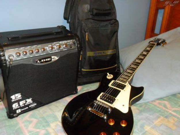Pack de guitarra eléctrica, funda y amplificador.