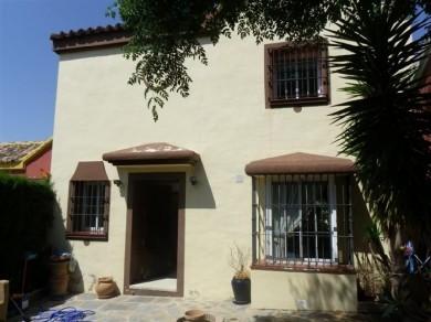 Adosado con 4 dormitorios se vende en Marbella, Costa del Sol