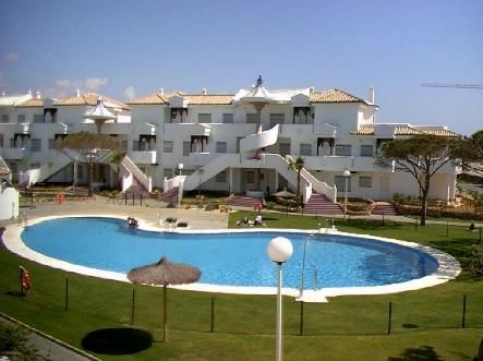 chiclana (cadiz) alquilo apartamento novo sancti petri, temporada de invierno 360 euros, fines de semanas tf. 617906043