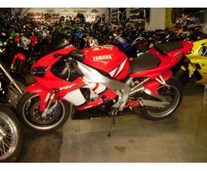 YAMAHA YZF R1
