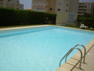 Apartamento : 2/4 personas - piscina - junto al mar - vistas a mar - praia da rocha  algarve  portugal