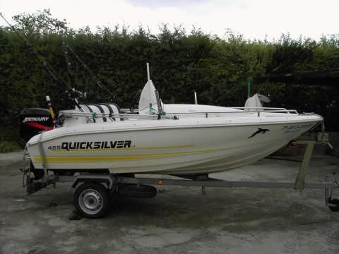 VENDO BARCO QUICKSILVER 425