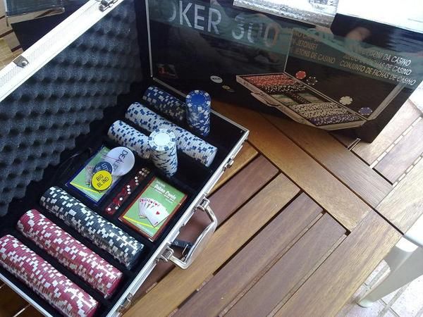 Vendo maletin poker 300fichas prof. estilo 